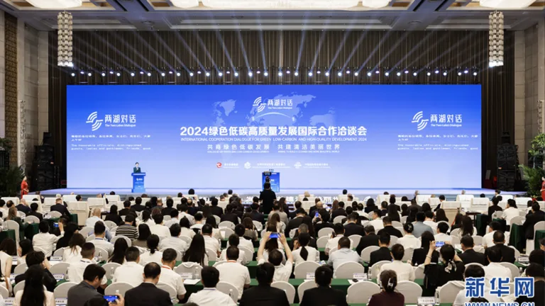 Chinese-and-foreign-guests-discussed-international-cooperation-on-green-development-in-Wuhan